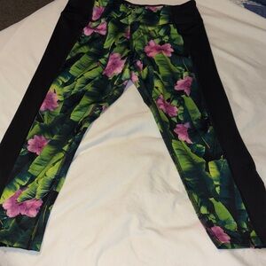 Betsey Johnson Performance Capri Leggings